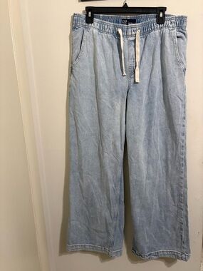 GAP Light Blue High-Rise Wide-Leg Denim Joggers with Cream Drawstring size large